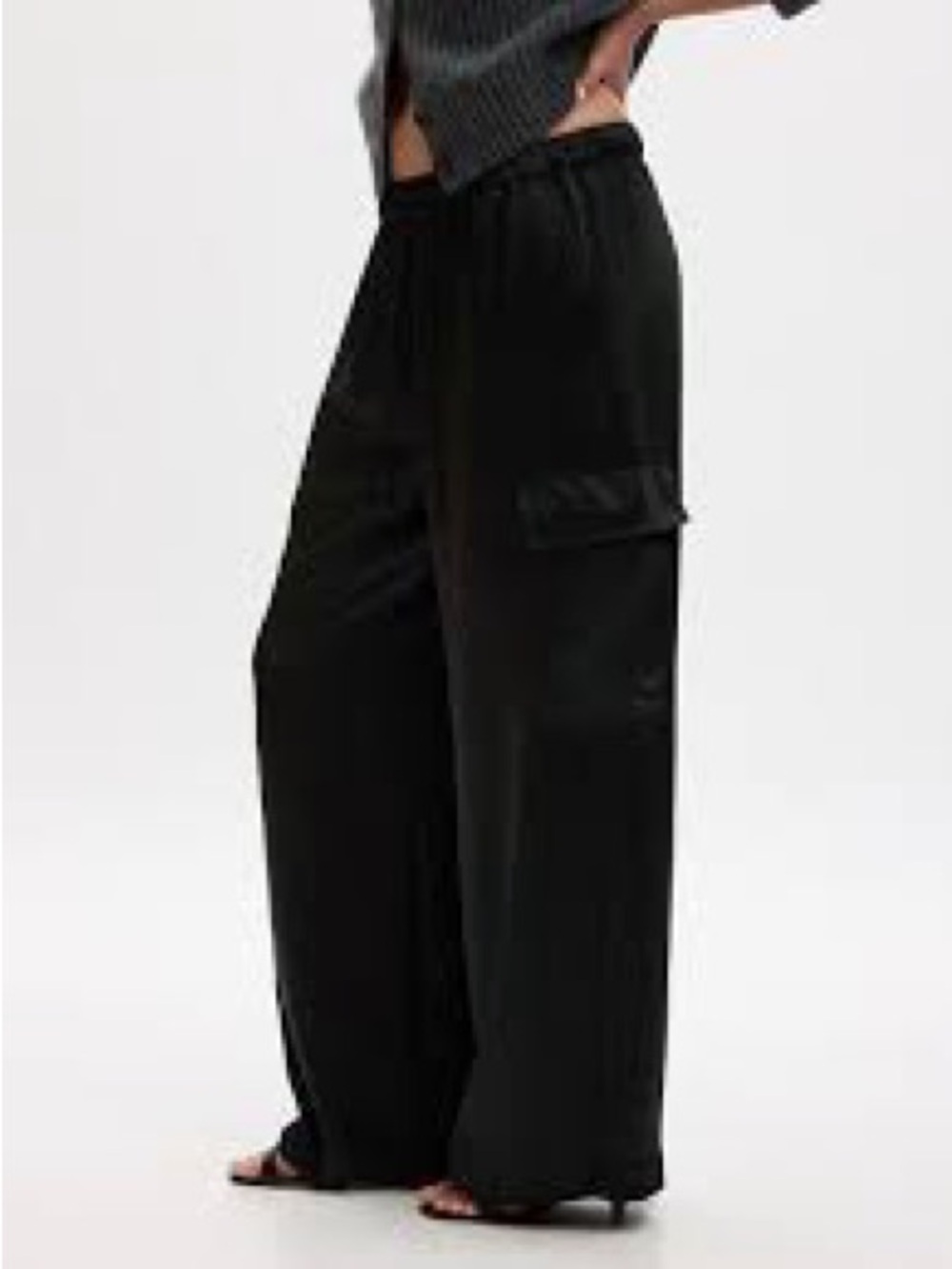 GAP Black Wide-Leg Cargo Pants